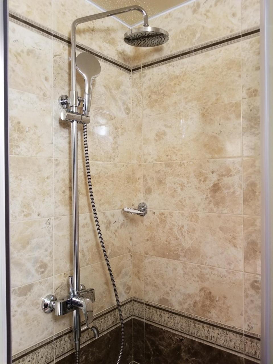 2Х Комнатная С Ремонтом В Центре.Renovated, Center Apartment Khmelʼnytsʼkyy Bagian luar foto